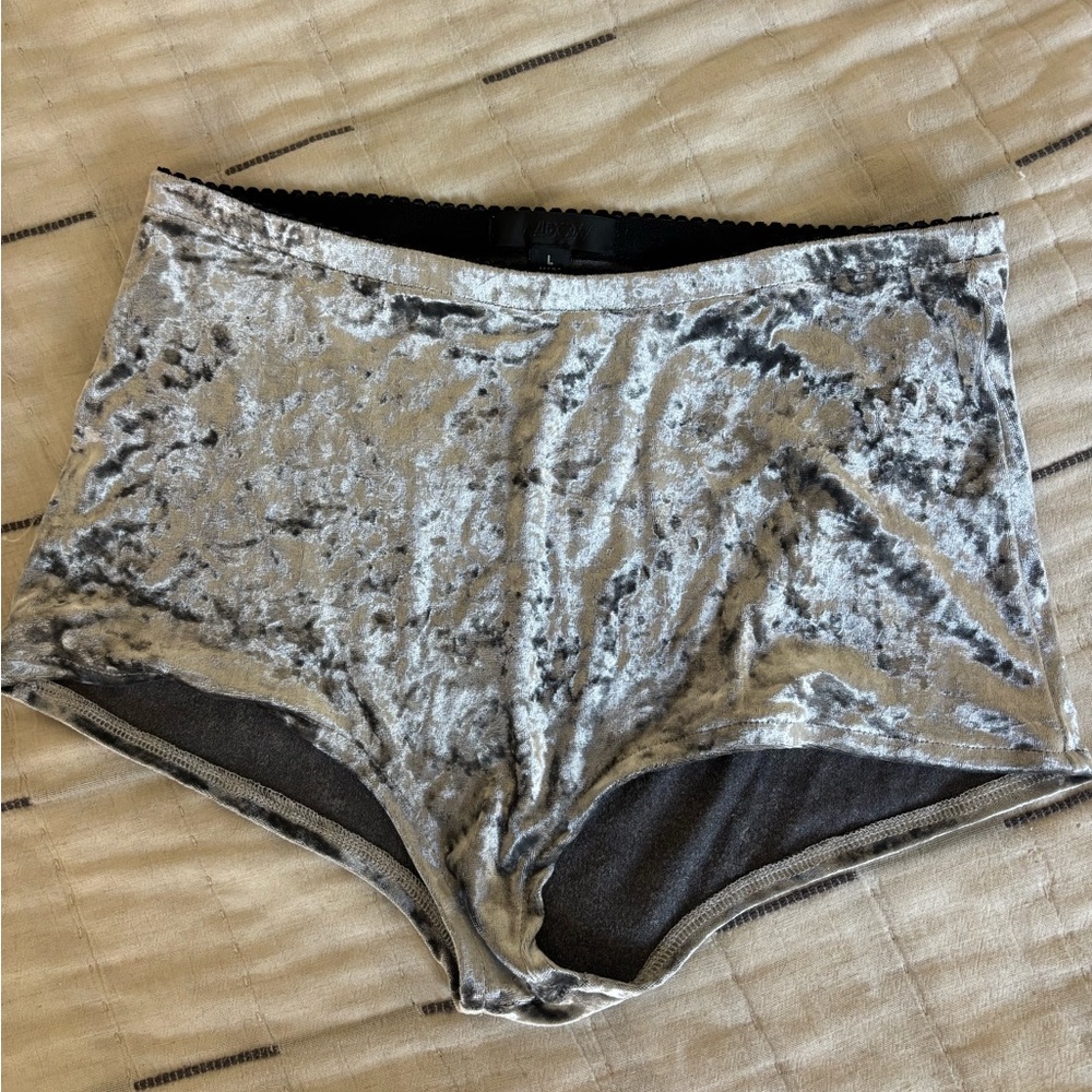 Widow Crushed Velvet Gray Shorts, Size L
